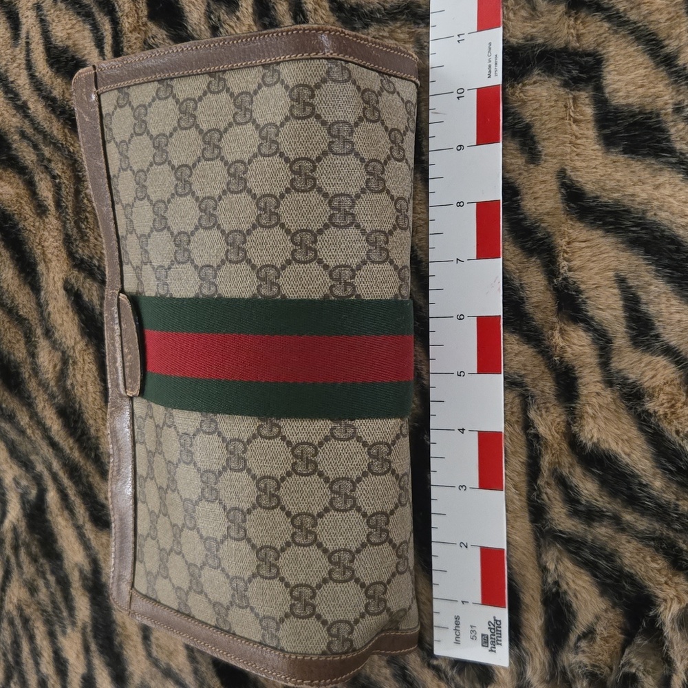 Vintage Gucci Beige Monogram Clutch with Red and Green Accent Authentic - Picture 8 of 14